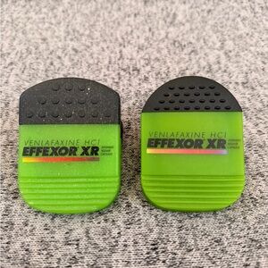 2 Effexor XR  Clip Pharmaceutical Promo Item Magnet Advertising collectible